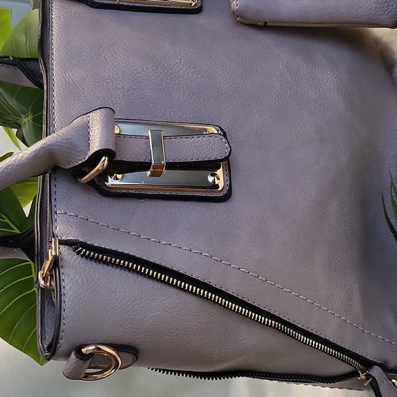 Tote and Wristlet Handbag combo! - Picture 3 of 9